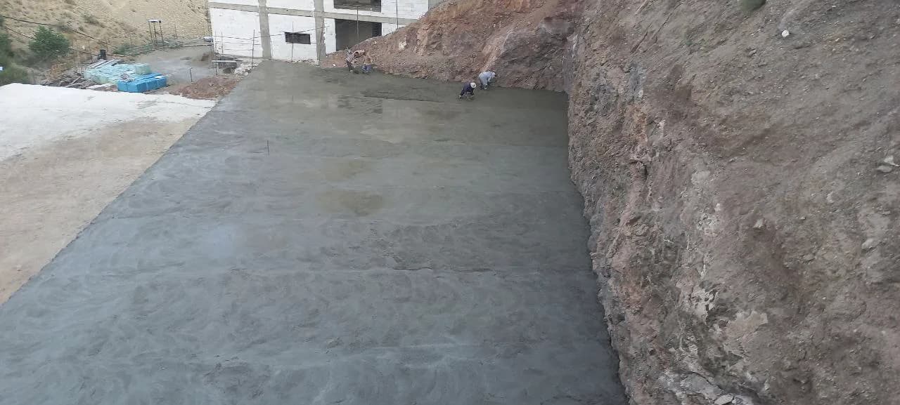 Completed blinding concrete surface at the Aras construction site