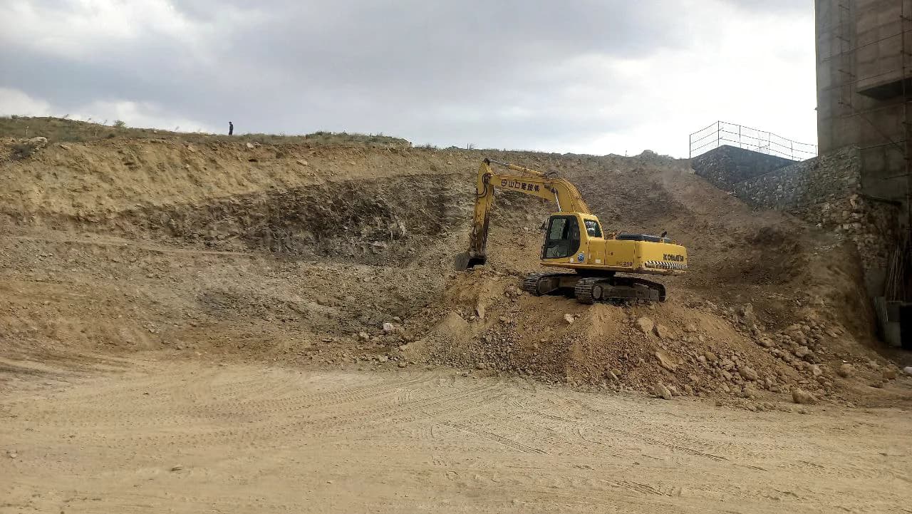 Excavator carrying out earthworks at the Aras construction site