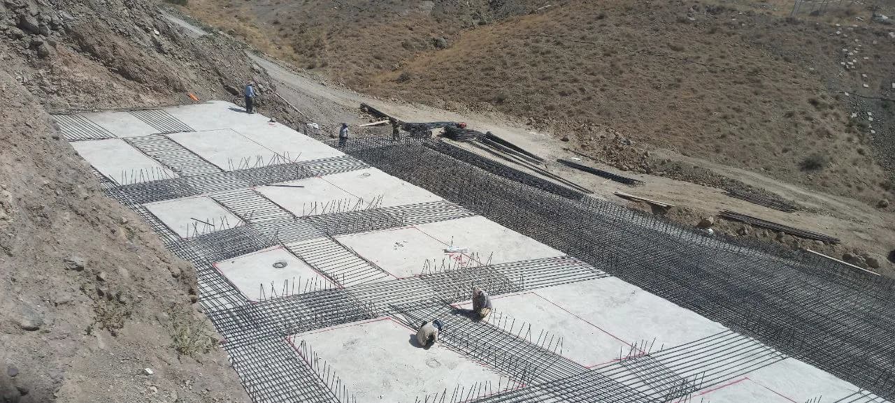 Wide view of the foundation reinforcement layout at Aras